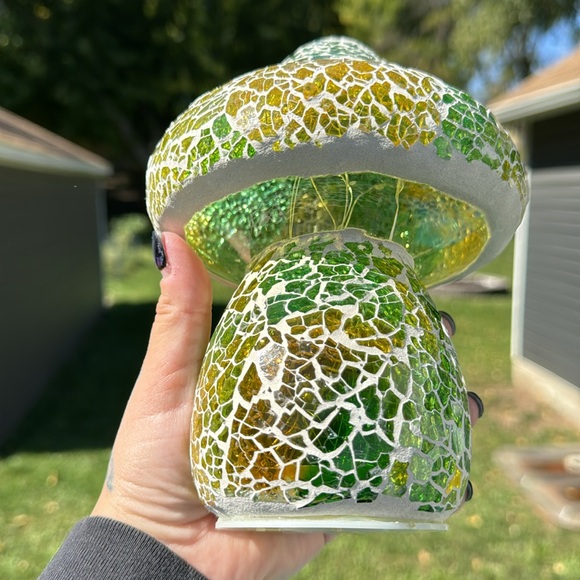 Green Stained Glass Cement Mushroom Light Up - Picture 4 of 7